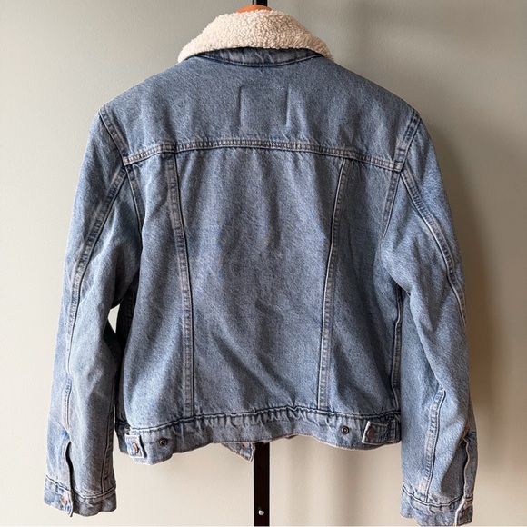 Women’s Levi’s Original Trucker Denim Sherpa Jacket - Picture 3 of 6